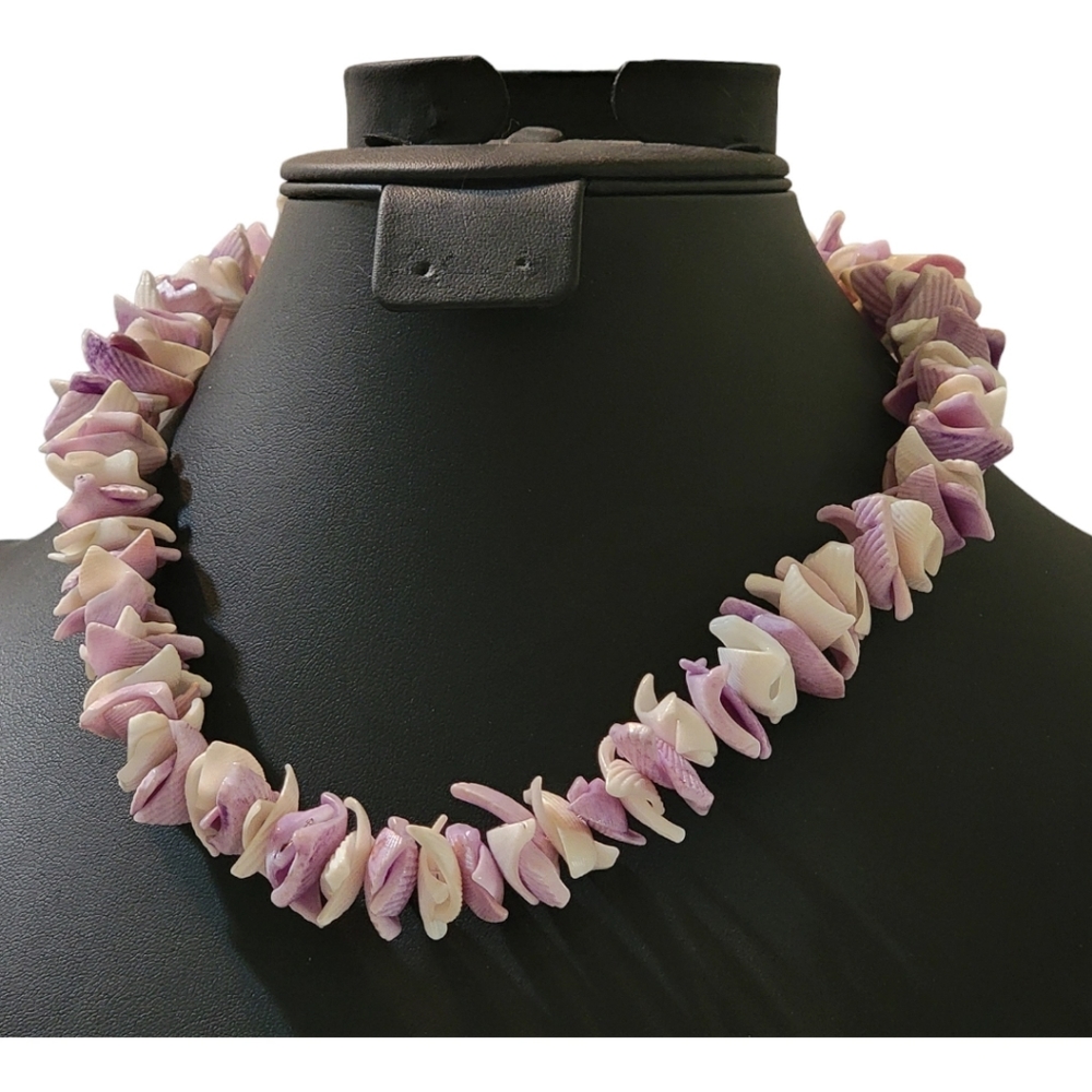 White and lavender Seashells chips Necklace